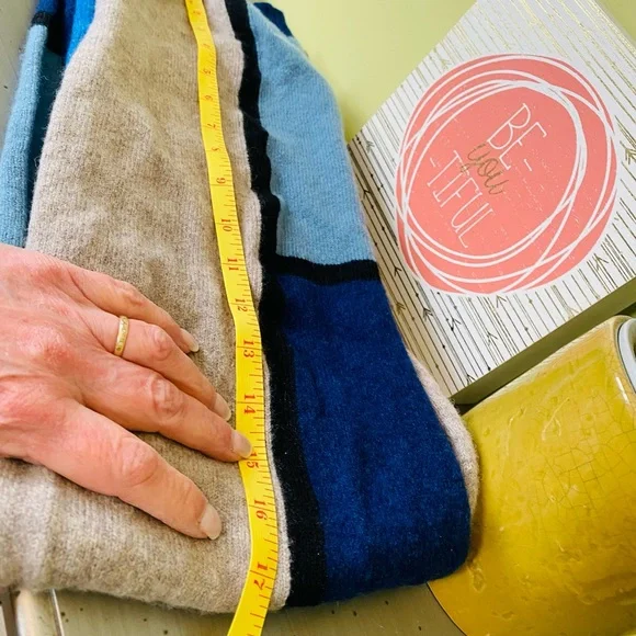 Luxurious Lambswool scarf - Picture 5 of 6